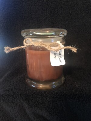 Jennyfer's Candles - Hand poured 12oz candle with the scent of Root Beer Float 