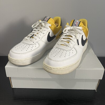 NIKE AIR FORCE 1 '07 LV8 NBA SATIN WHITE AMARILLO YELLOW MENS 8.5