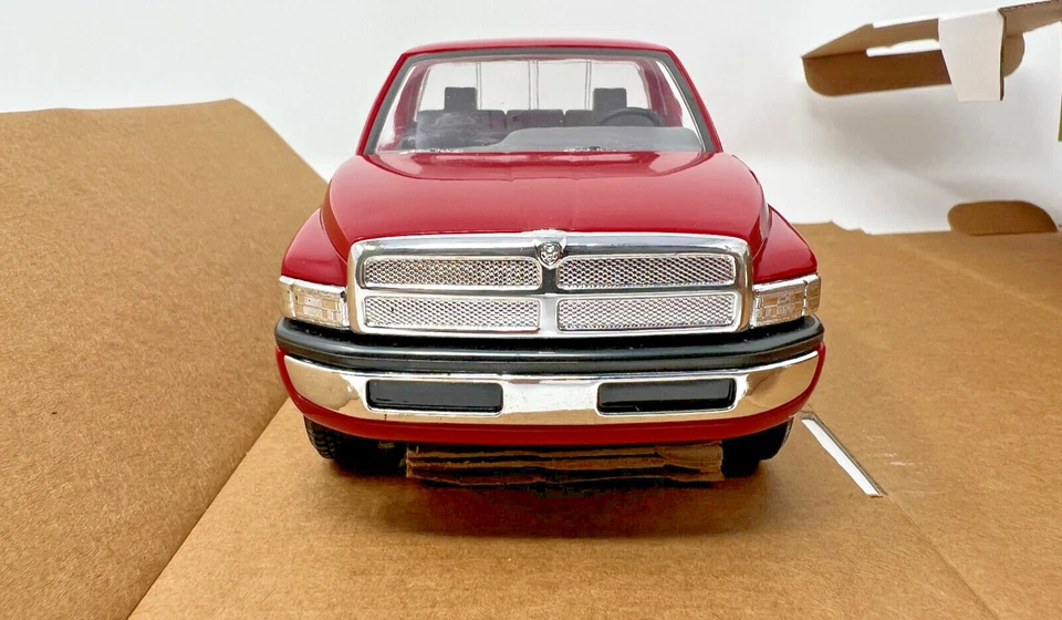 AMT ERTL - 1994 Dodge Ram 2500 #6193 - rojo llama - promoción del concesionario escala 1:25 - nuevo Foto 2 de 4