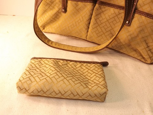 Modella Travel Tote With Matching Make Up Bag - Picture 5 of 9
