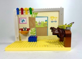 LEGO 5941 BELVILLE Riding School Horse stable with Instructions.