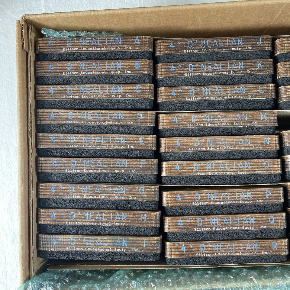 Juego completo de 52 troqueles de madera Accucut Ellison alfabeto mayúscula e inferior 5X6ea Foto 2 de 4