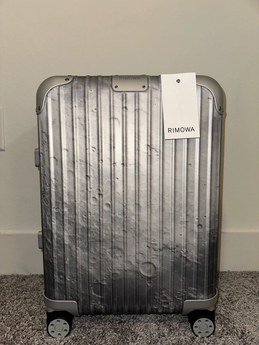 RIMOWA Carry-Ons 19