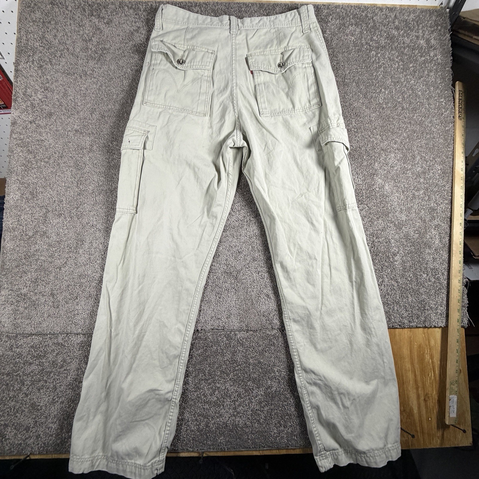 Vintage Levi's Y2K Cargo Pants Mens 33x34 Khaki Loose Straight Utility Workwear thumbnail 2