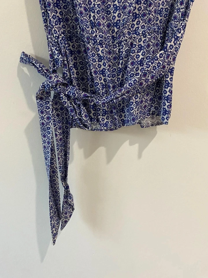 Blusa Camisa Top Para Mujer Max Studio Sin Mangas Cuello en V Talla M Mediana Floral Foto 4 de 4