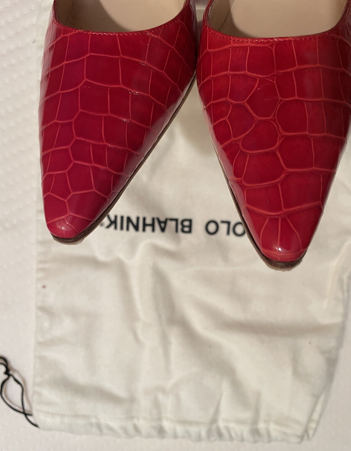 MANOLO BLAHNIK red alligator Carolyne heels size 6 NEW with sole