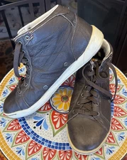 Hi-Tec Hi Skate Brown High Top Men's Size 10.5 Shoes Sneakers Leather Vibram.