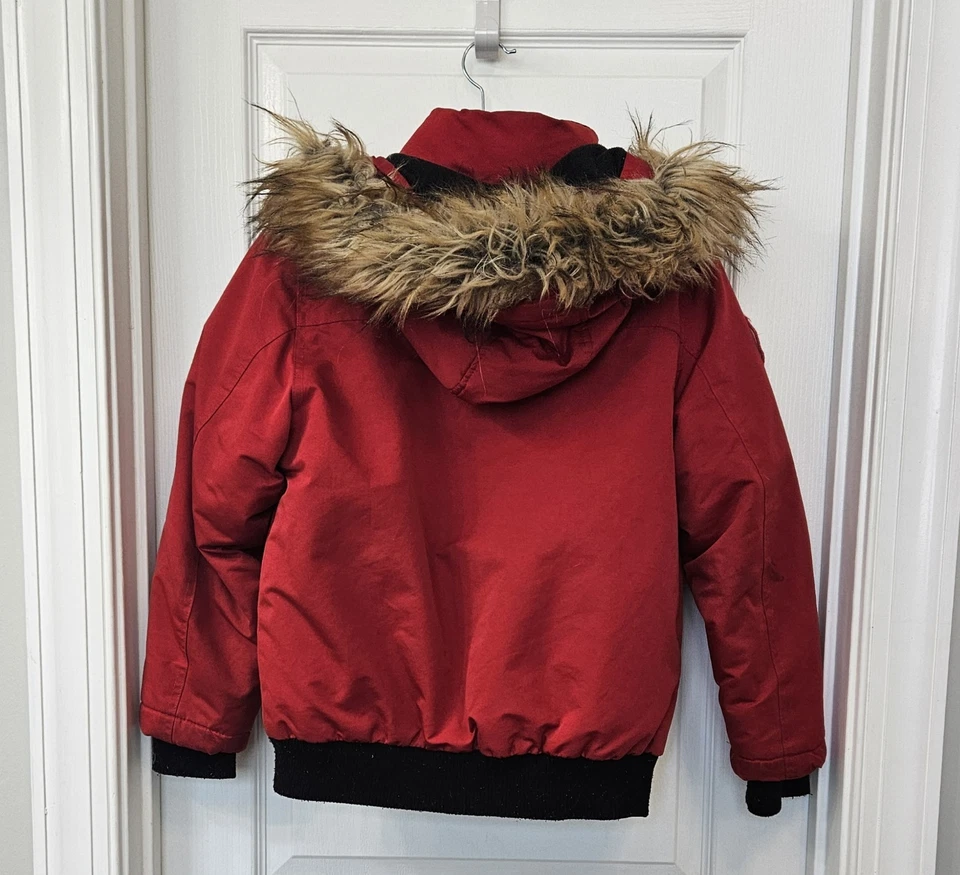 Chaqueta acolchada, roja, sudadera con capucha de piel, 10/12 años mediana, usada  Foto 2 de 4