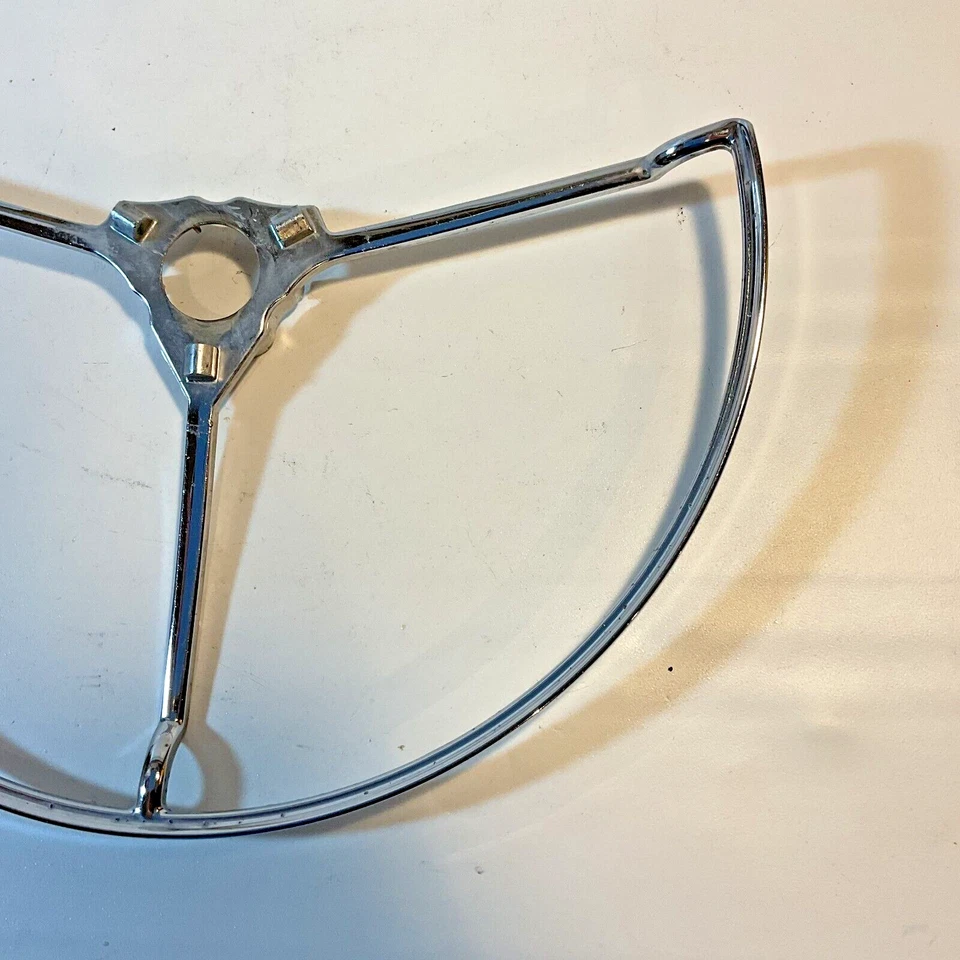 Anillo de cuerno Chrysler Crown Imperial New Yorker 1949 1950 1139499 vintage Foto 3 de 4