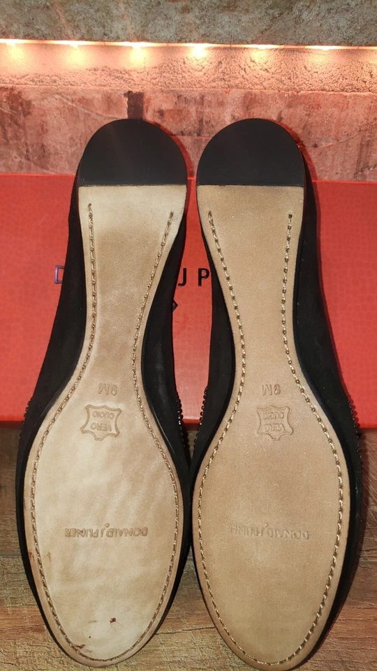 Zapatilla para fumar Donald J. Pliner 9 Dolin con cuentas adorno plano de gamuza con adornos de cuero Foto 4 de 4