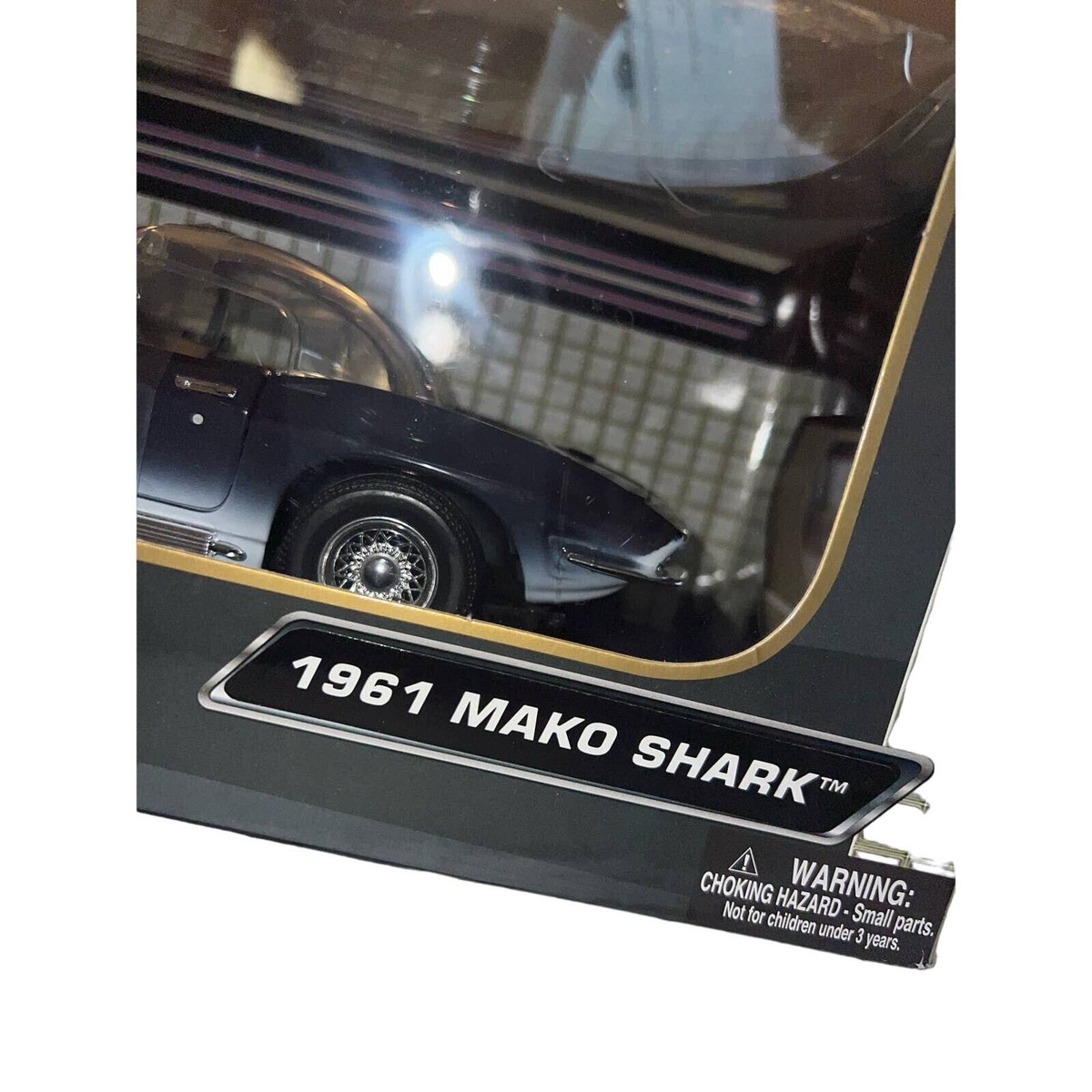 Motor Max 1961 Chevrolet Corvette Mako Shark Concept 1:18