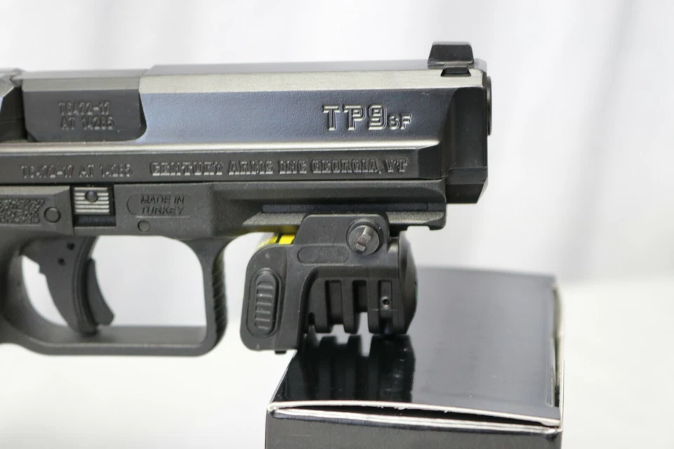 Mira láser recargable verde para Canik - Century Arms TP9, TP9SF, TP9SA y más Foto 2 de 4