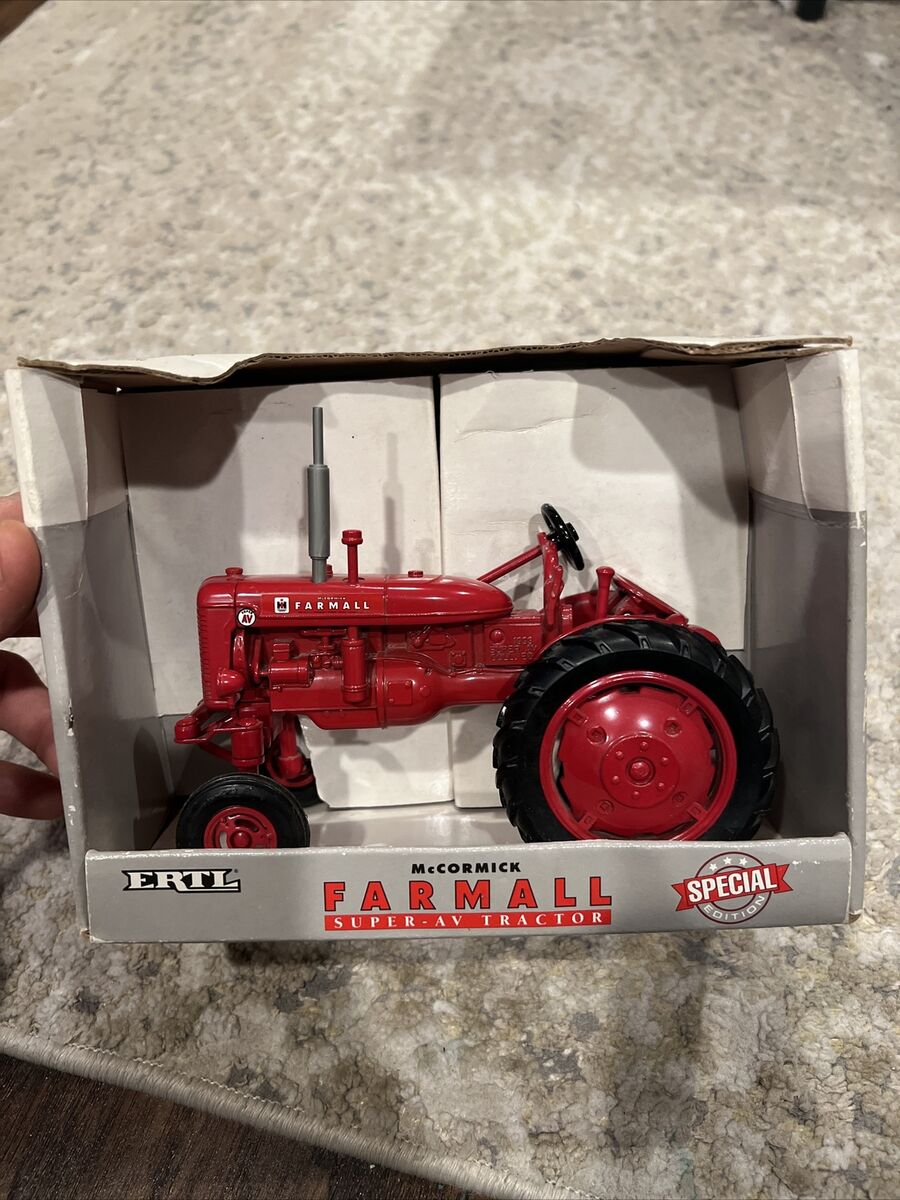 ミニカー　アメリカントラクター　McCORMICK FARMALL Ertl McCormick Farmall Super AV 1/16 Diecast Farm Tractor