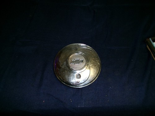 1933 chevrolet locking hubcap w key