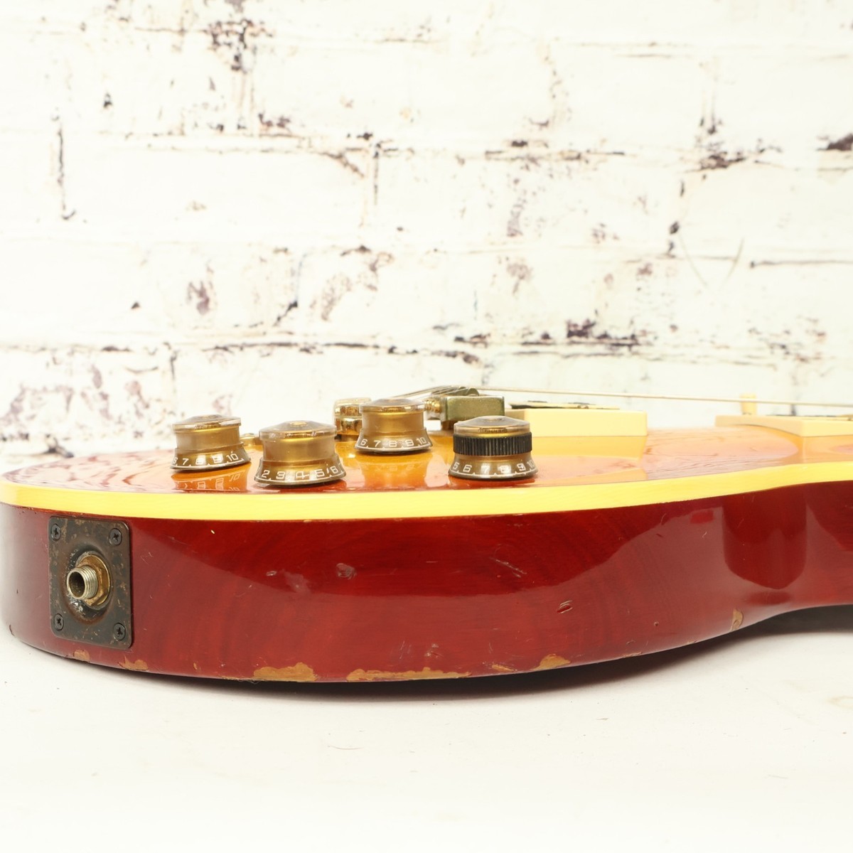 1981 Ibanez Artist Series AR-100 Cherry Sunburst Electric Guitar
