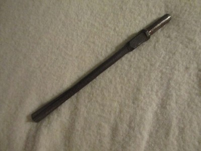 Pneumatic or electric hammer chisel used
