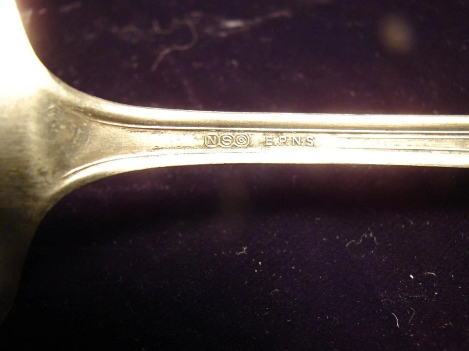NATIONAL SILVER CO. ANTIQUE CAKE/PIE SERVER - E.P.N.S. - PATTERN NATIONAL ONE - Image 4 of 4