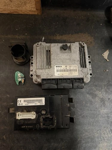 Vauxhall Vivaro Trafic Primastar 10-13 2.0 Diesel Ecu Kit 0281017065(2 Plug Bcm)