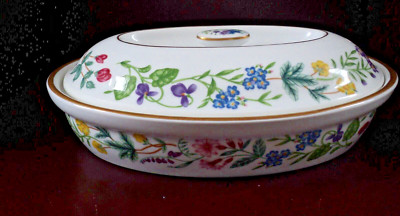 1988 Royal Worceste  Fairfield Floral Oval Covered Casserole Dish 10.5 '' Perfect