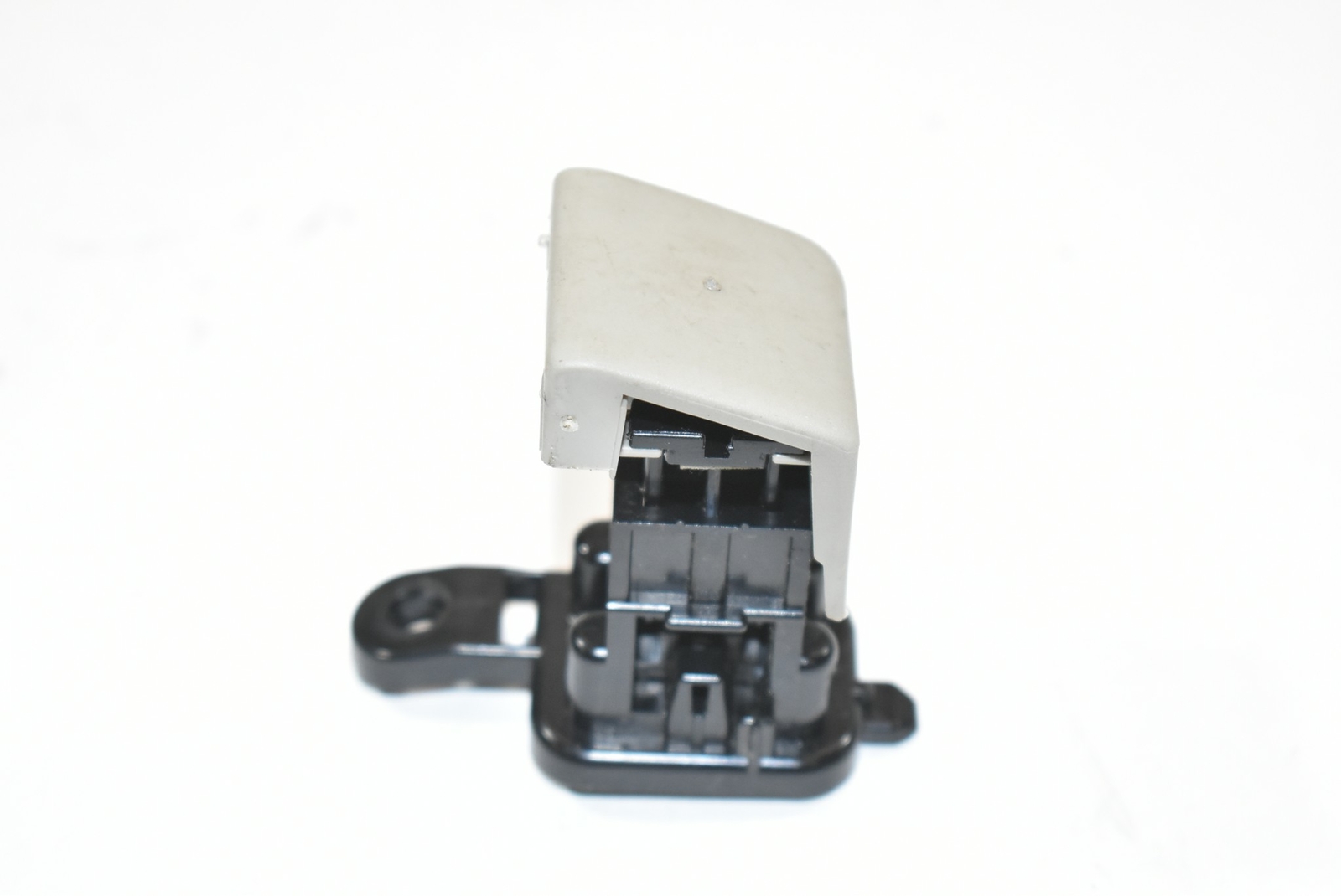 1015 Toyota Prius Glove Box Compartment Lock Latch Release Lower