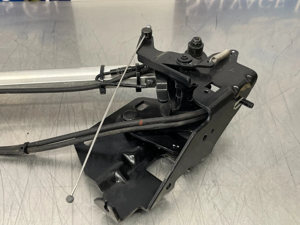 2008 Bmw 650i Tonneau 盖液压升降缸 - 乘客右 - E64 - 152k — 第 2/4 张图片