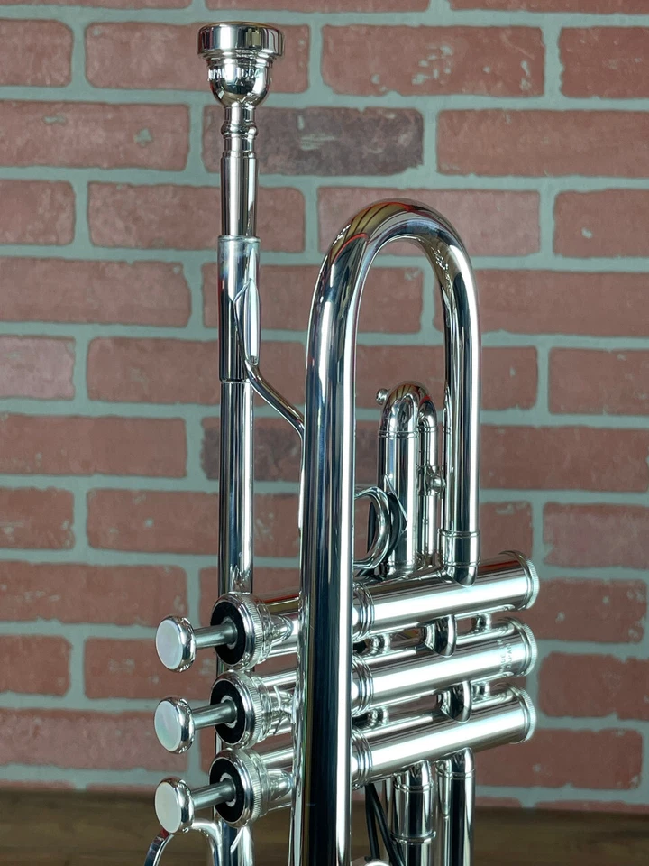 Trompeta Yamaha YTR-8445 II Custom Xeno Professional C - Plateada Foto 2 de 4