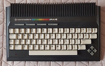 COMMODORE Plus/4 PAL Computer with ENGLAND label Genuine part | working. Rare!