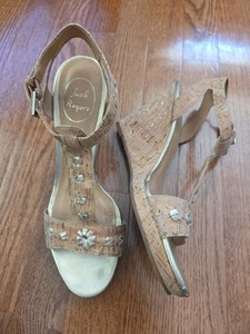 Jack Rogers Size 8.5 Willa T-Strap Natural Cork Gold Floral Wedge Strappy Sandal