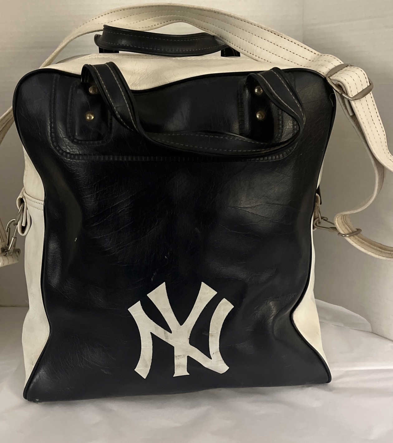 Vintage NY Large Vinyl Carry On Travel Bag Retro Style