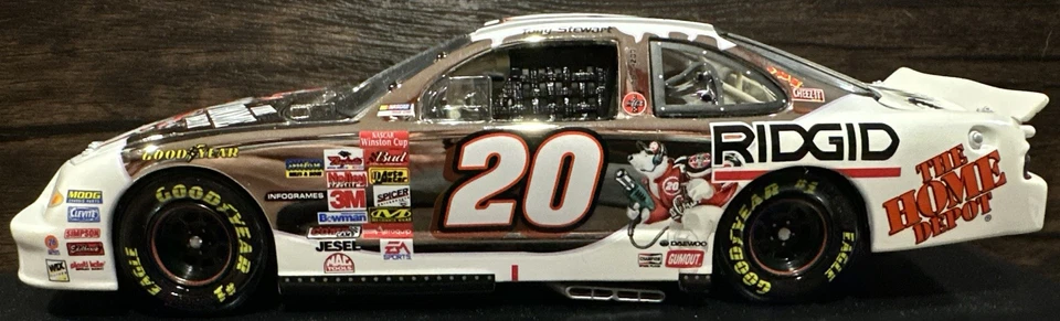 Tony Stewart Home Depot Coca-Cola Polar Bear 2001 1:24 acción platino NASCAR Foto 2 de 4