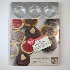 Wilton 12 Cup Mini Muffin Pan #2105-2125 (7/8...
