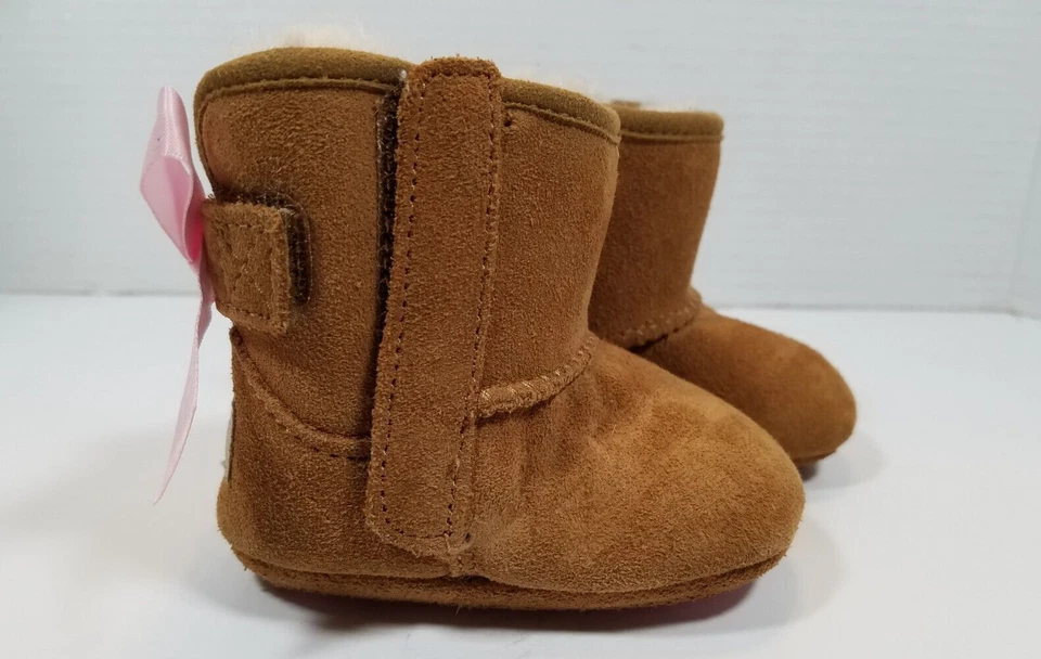 NOVAS BOTAS UGG INFANTS JESSE BOW II CASTANHA TAMANHO 0/1 Novas sem CAIXA - Imagem 2 de 4