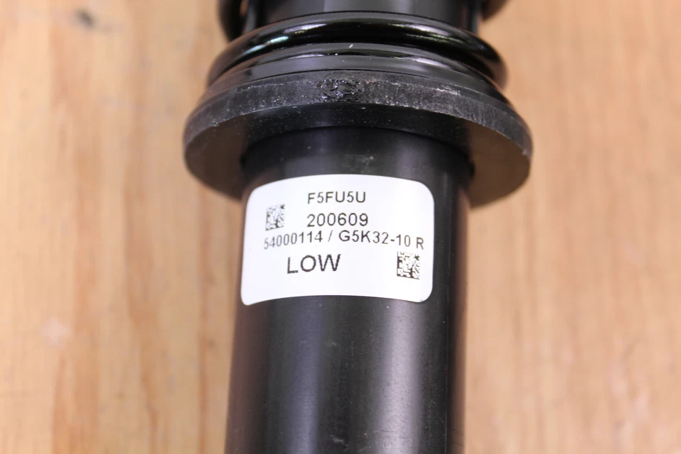 Amortecedores traseiros esquerdo e direito Harley Davidson Flhx Street Glide 2007 - Imagem 3 de 4