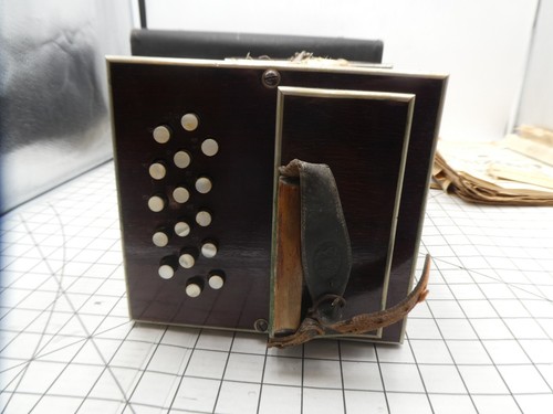 Antique F. Lange Chemnitz Saxony - Concertina - Works w/sheet music (38 key) - Picture 23 of 24