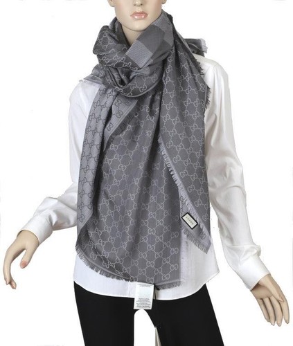 NEW GUCCI SILVER GRAY GG PRINT GIANT WOOL SILK SHAWL WRAP SCARF 55" X 55" - Picture 4 of 6