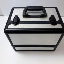 Silber und Schwarz Metall Aufbewahrungsbox mit Griff & Riegel Ideale Make Up Aufbewahrung