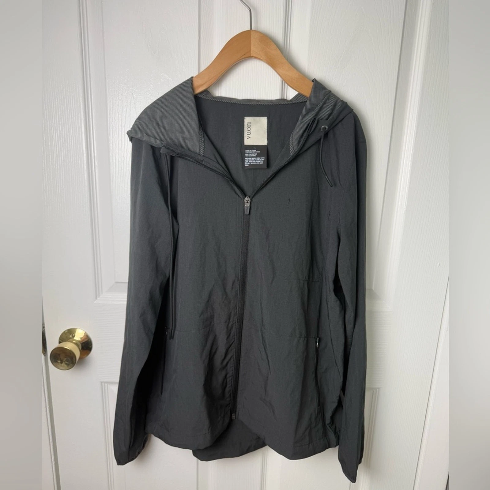 vuori outdoor trainer shell lightweight heathered gray jacket
