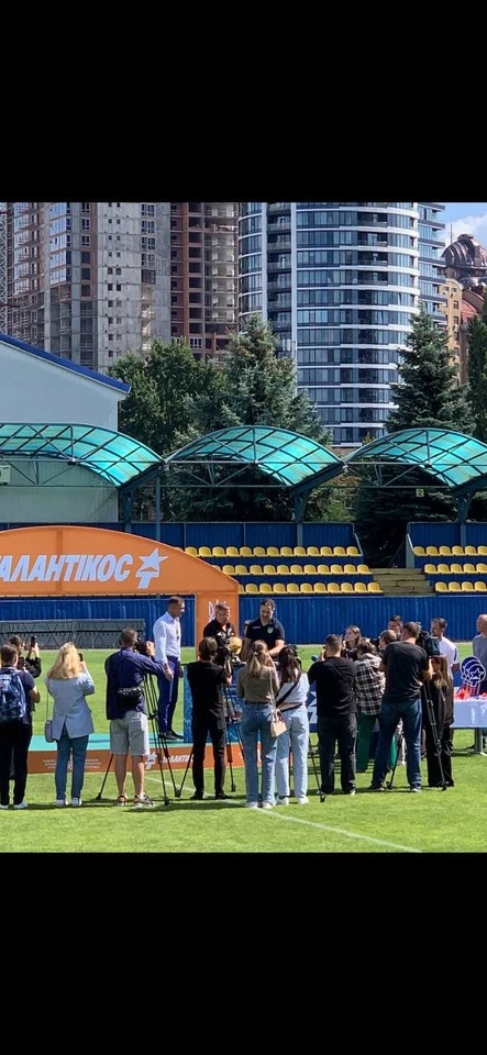 Postal ¡La próxima bola de oro es tuya! Firmado por Shevchenko/Belanov Foto 4 de 4