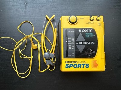 1986 SONY WM-F73 SPORTS WALKMAN FM/AM STEREO RADIO CASSETTE TAPE