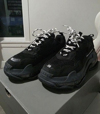 Balenciaga Triple S Clear Sole - Black - Women's US 8 - Lightly Worn