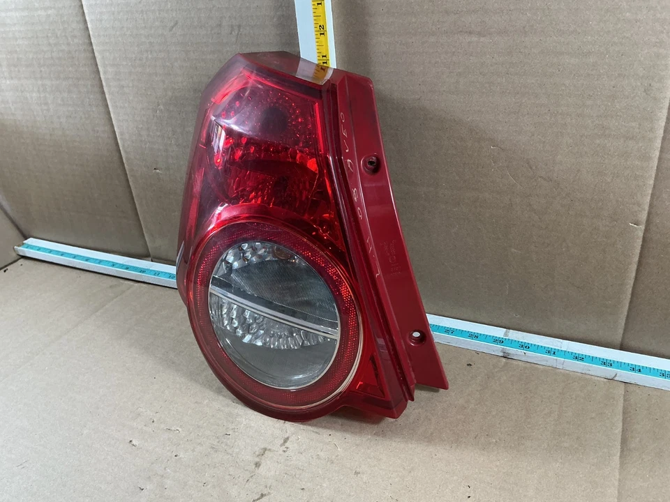 Luz trasera izquierda del lado del conductor Chevrolet Aveo5 2009-2011 hatchback Foto 2 de 4