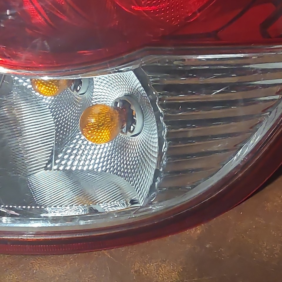 2008 2012 Saturn Vue Rear Right Passenger Side Tail Light Lamp Oem Gm 