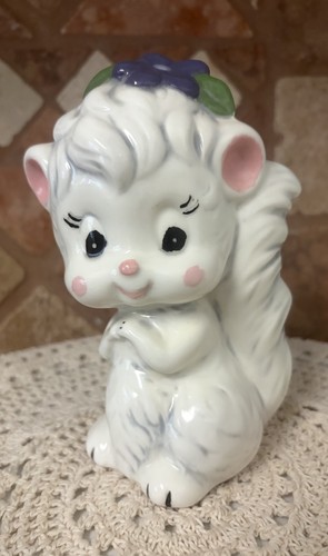 Vintage Skunk Figurine Ross 781 Skunk Mold Signed Anita 1983