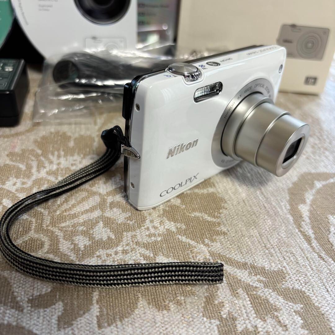 Nikon COOLPIX S4300 White Digital Camera 16.0MP 6x Optical