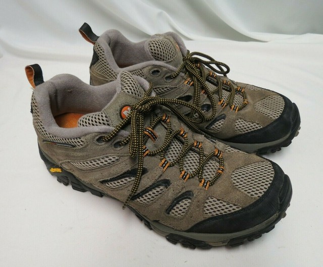 hiking athletic shoes