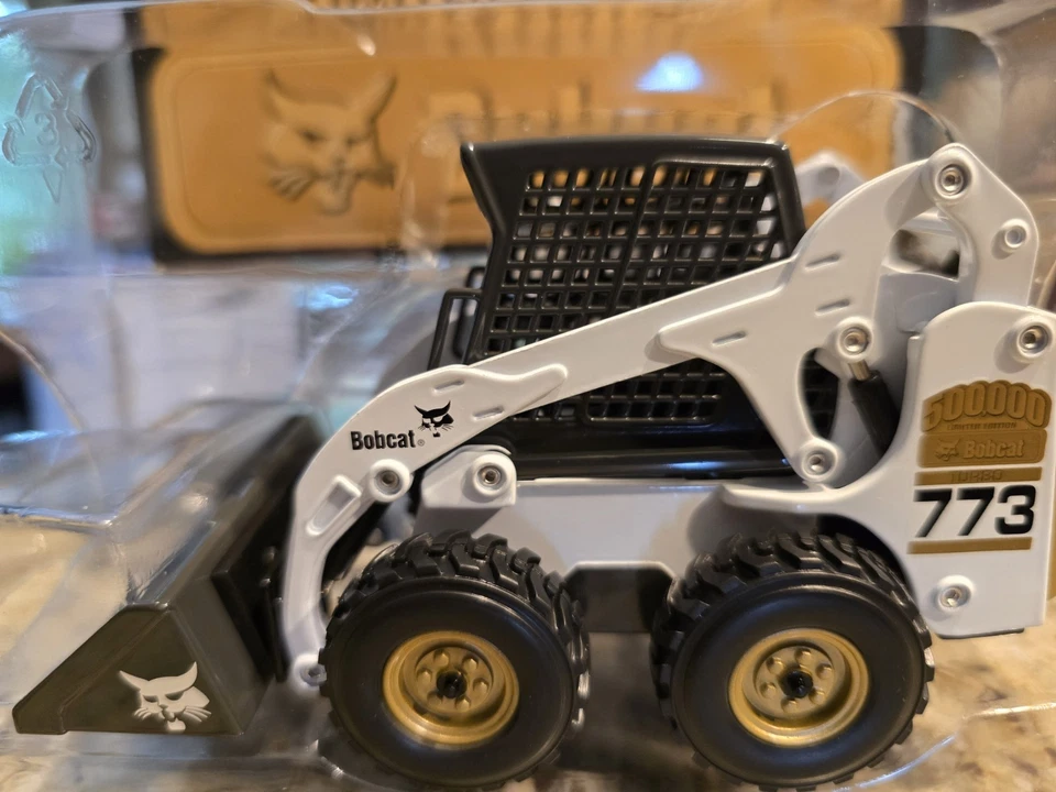 Bobcat 500,000 Limited Edition 773 Skid-Steer Loader Scale 1:25 NEW - Image 2 of 4