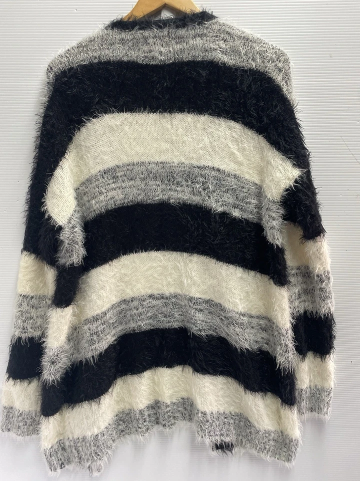 Volcom Women’s Size M - L Black White Geometric Coatigan Jumper Open Wrap Around - Image 4 of 4