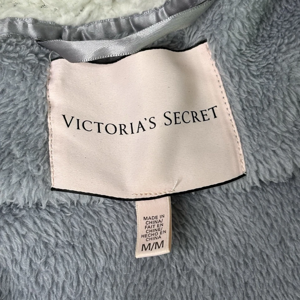 Bata polar con capucha gris Victoria’s Secret para mujer talla pequeña con capucha forrada de sherpa Foto 4 de 4