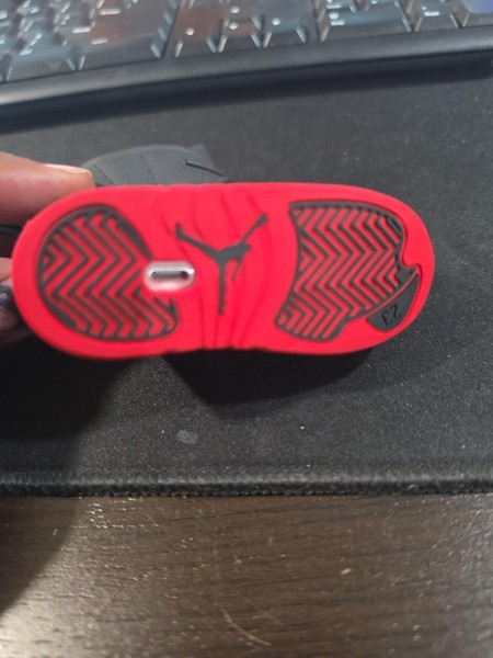 AirPods Apple 1.ª/2.ª generación con estuche de carga + funda Jordan 12 blanca 4