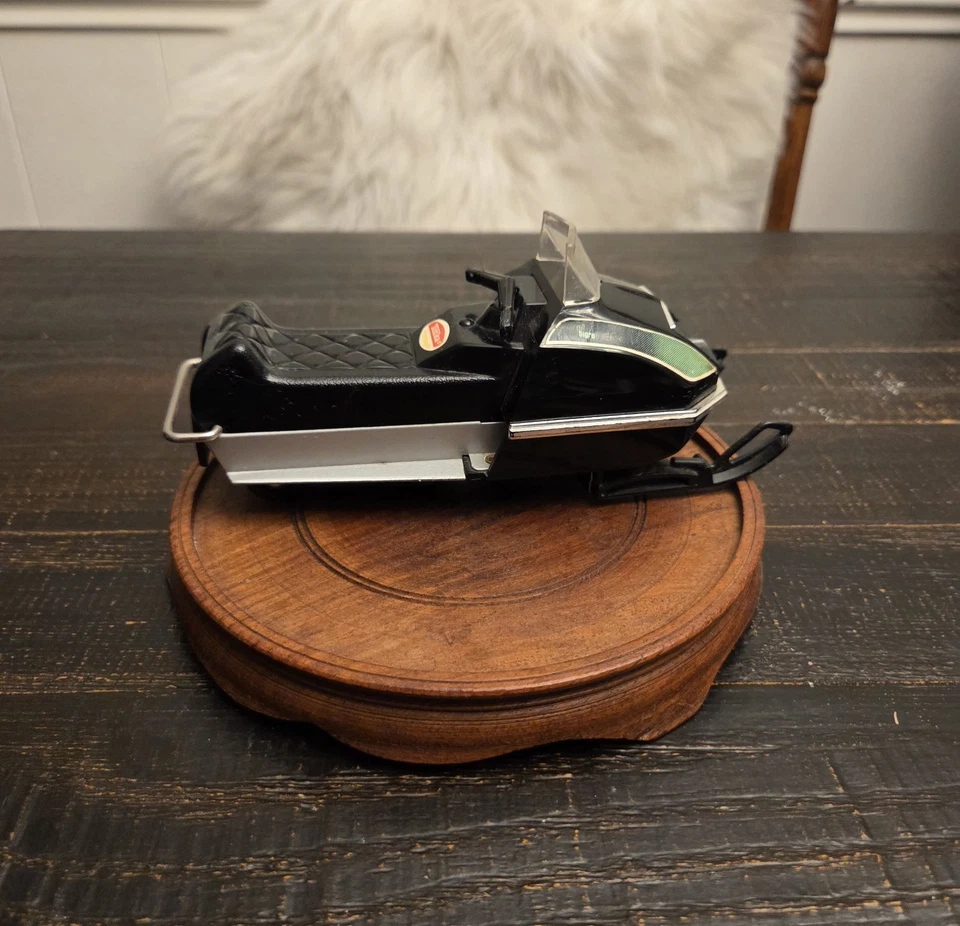 Snowmobile Vintage 1973 Tonka Arctic Cat El Tigre 440, Nº. 322, série regular - Imagem 2 de 4